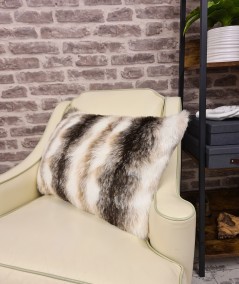 Rectangular scatter cushions in striped faux fur