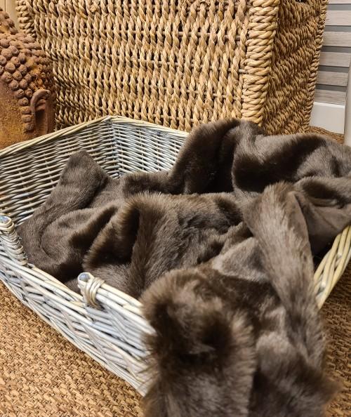 Havana faux fur pet blanket