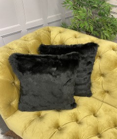 Square cushions in plain black faux fur