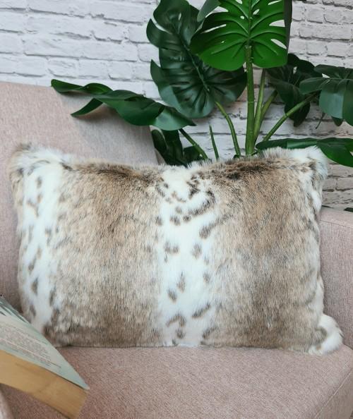 Patterned rectangular faux fur cushion