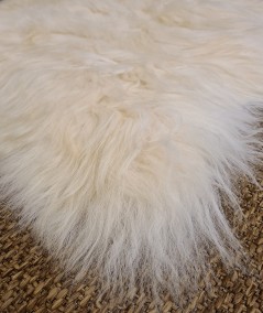 Close up image of the natural ivory coloured Icelandic sheepskin